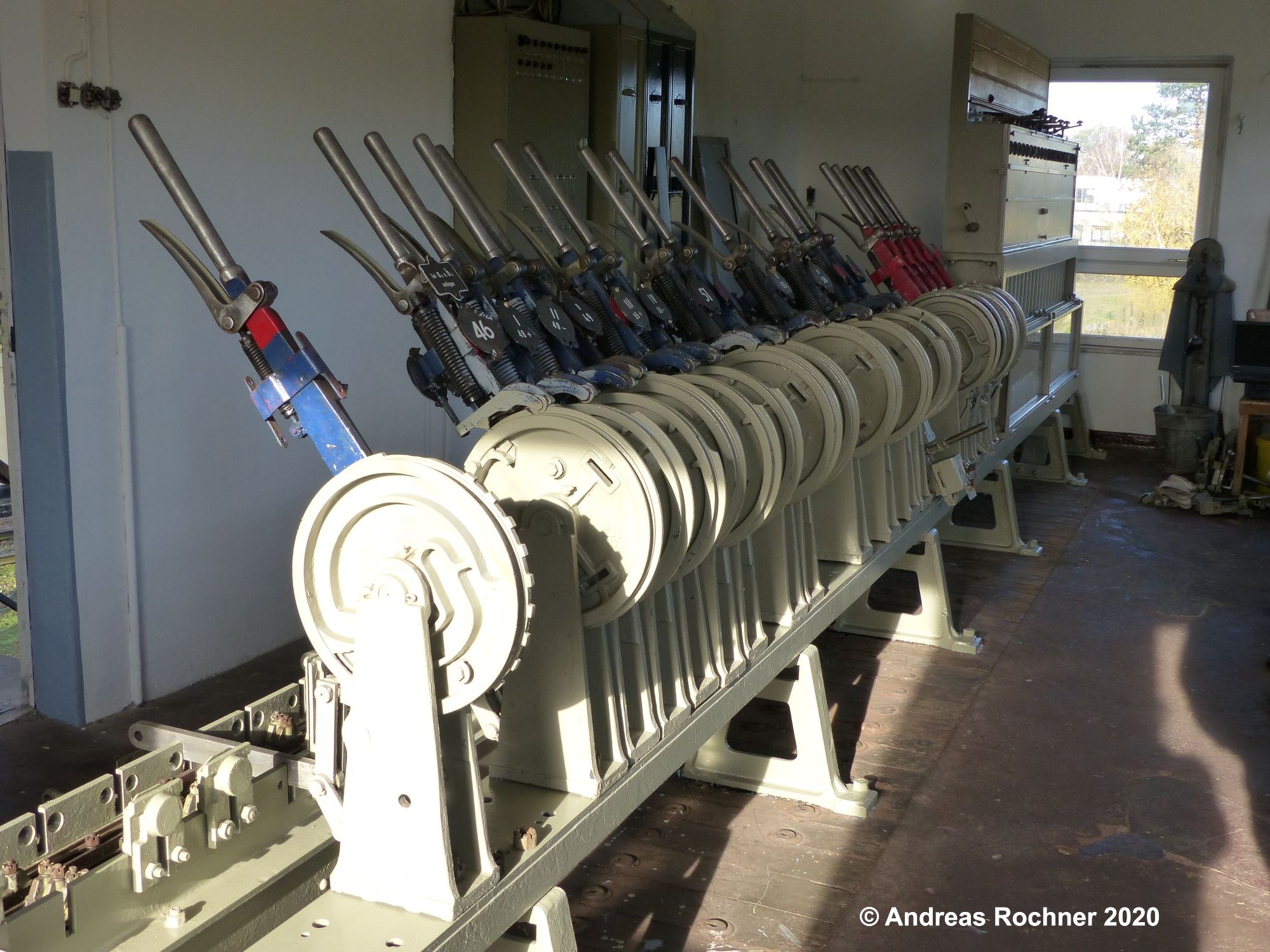 Vollständig restaurierte Hebelbank