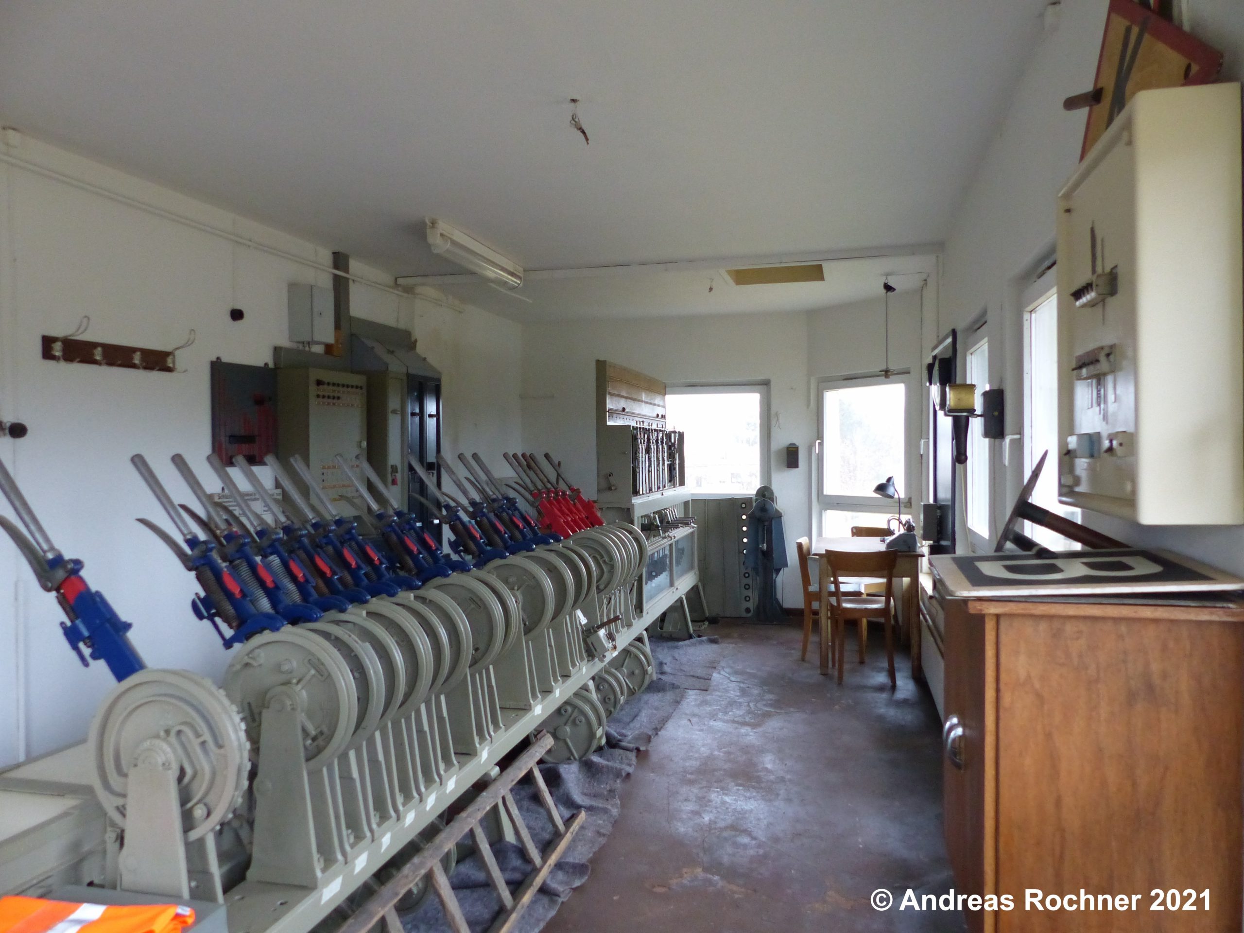 Blick in das fertig restaurierte Stellwerk Sn