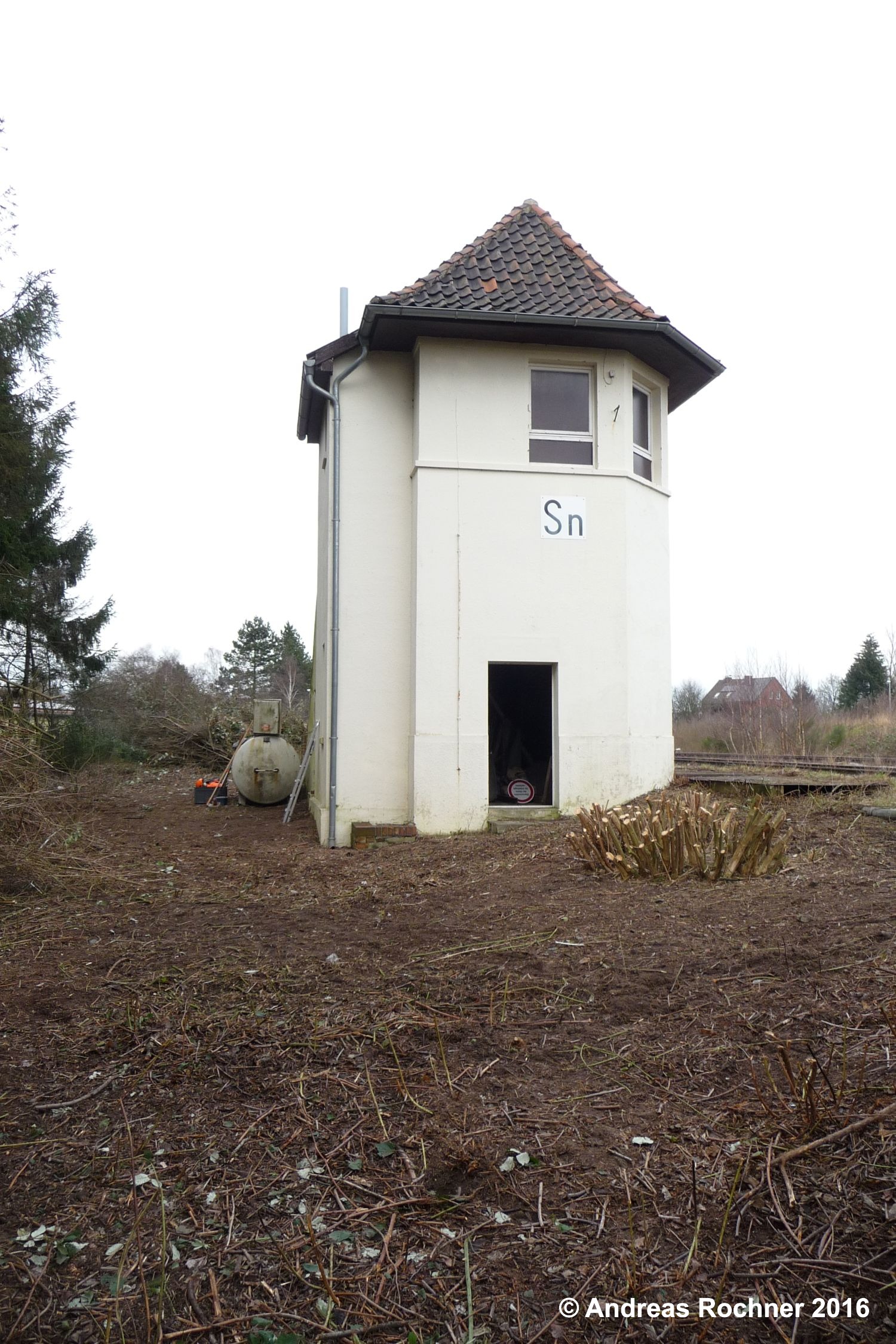 Stellwerk Sn nach dem Freischnitt und dem Verschließen der Fenster