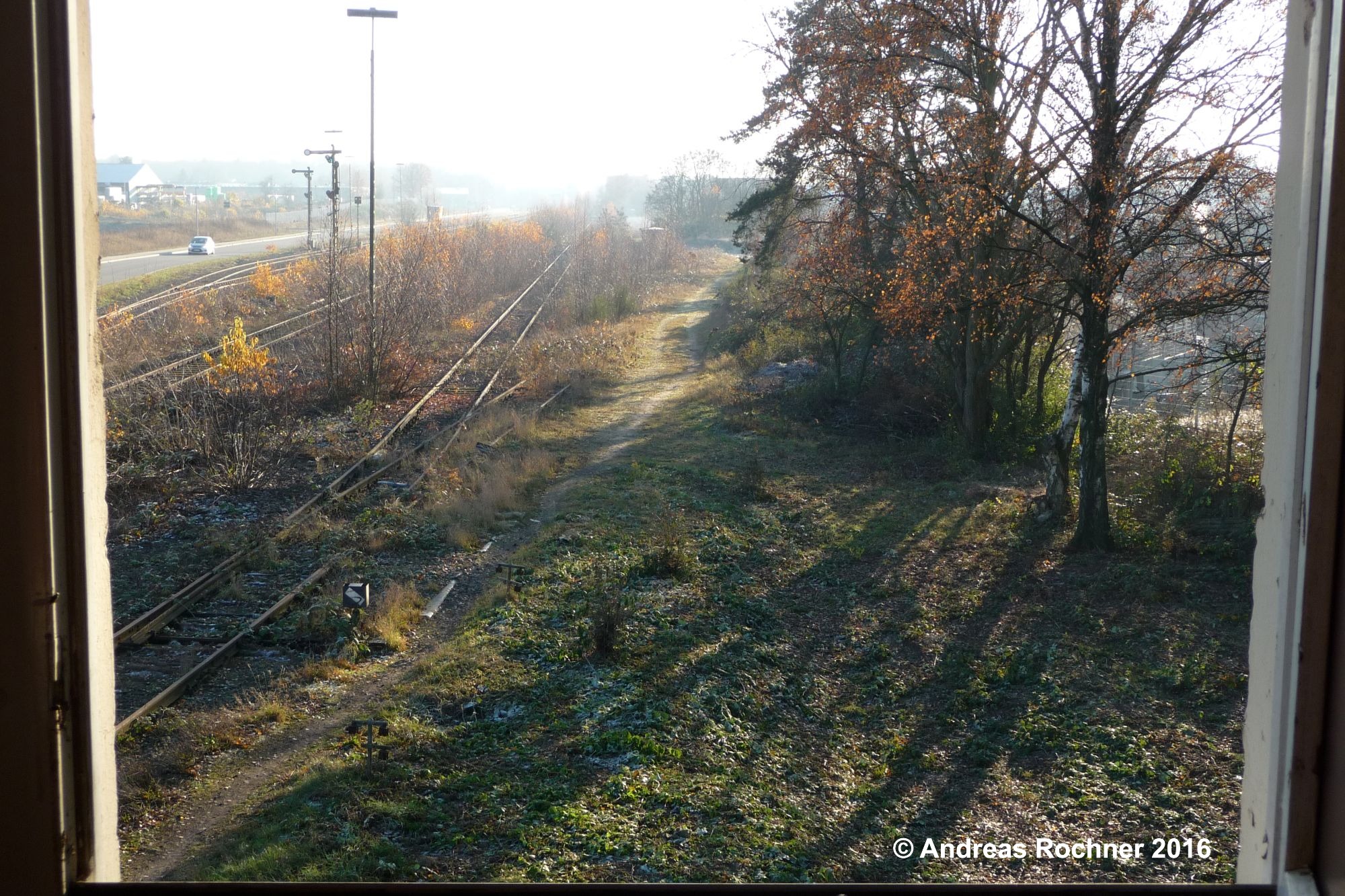 Blick aus dem Stellwerk in Richtung Süden nach dem Freischnitt