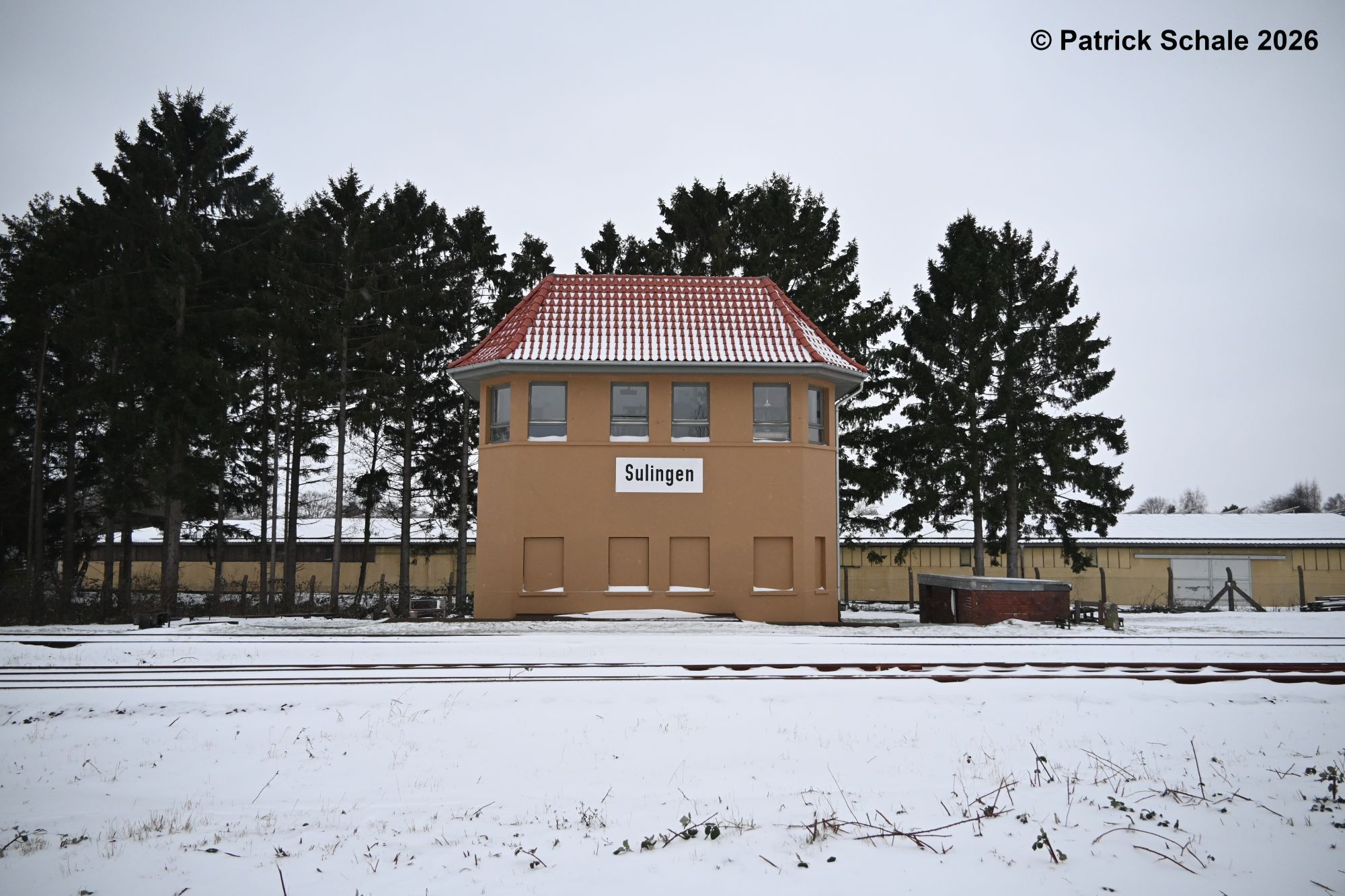 Stellwerk Sn mit ehemaligen Kohlebansen im Schnee