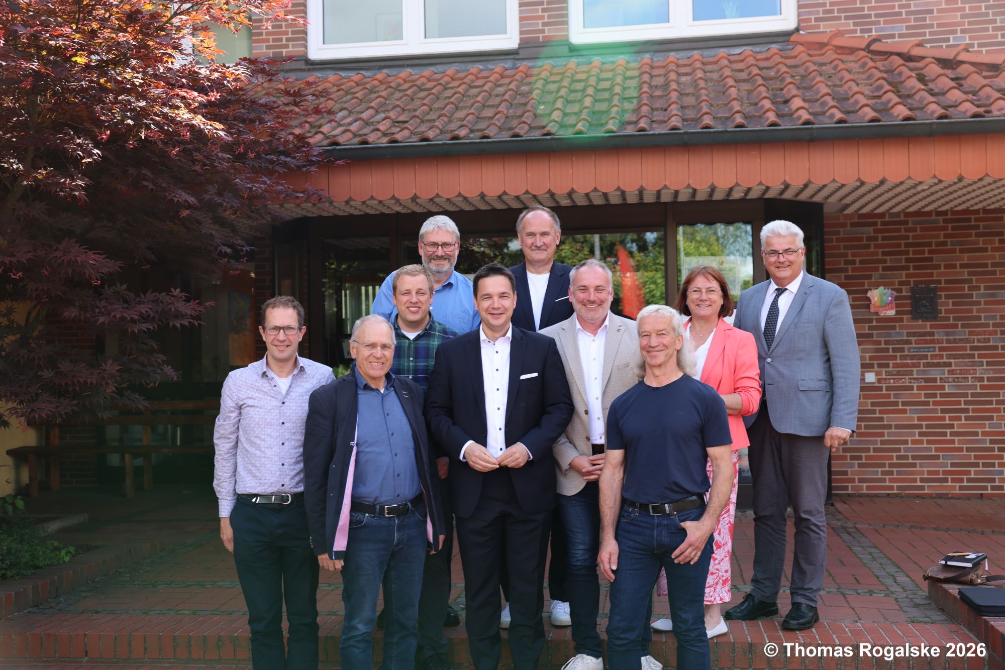 Treffen mit unseren heimischen Politikern: Herr Knoerig, MdB, CDU, Herr Scharrelmann, MdL, CDU, beide Landkreis Diepholz, Frau Winkelmann, MdL, CDU, Kreis Minden-Lübbecke, Herr Bade, Bürgermeister der Stadt Sulingen sowie als Referenten Herr Prof. Dr. Stölting, Herr Nünnerich mit Vertretern des AEBB e. V. vor dem Rathaus der Stadt Sulingen am 15.06.2026